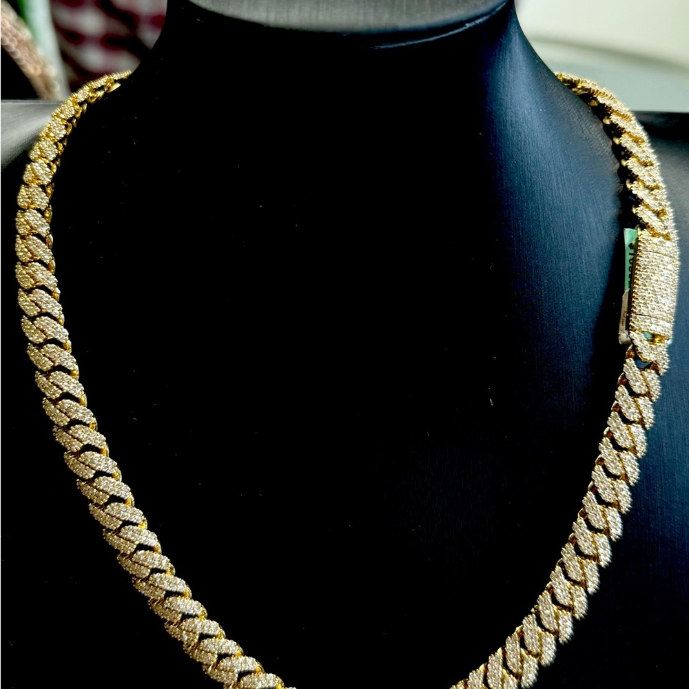 Elegant Gold Chain Necklace